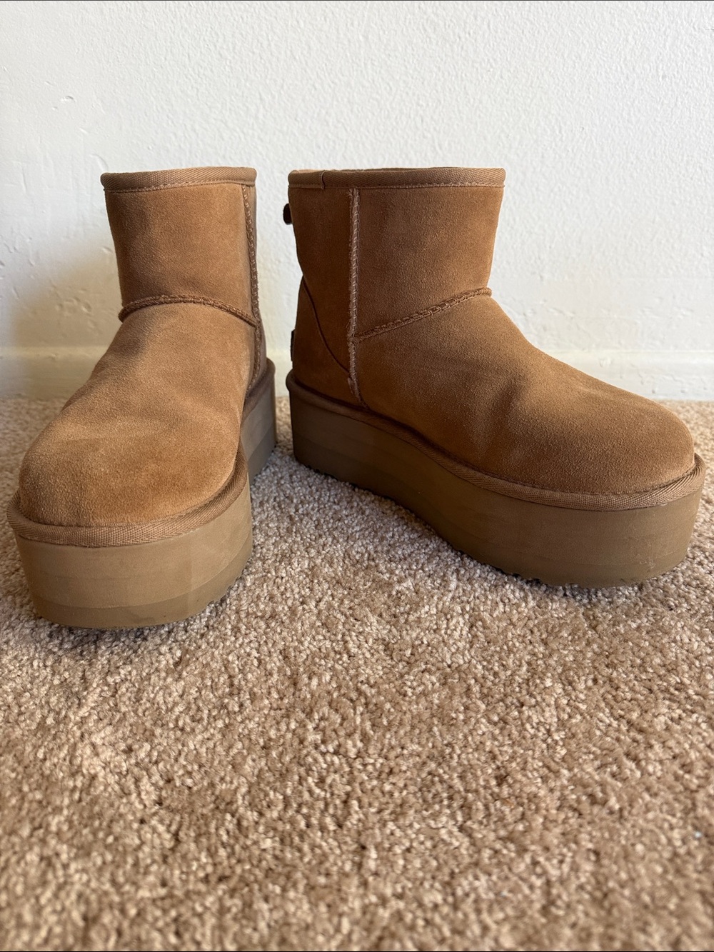 UGG Classic Mini Platform Boot, Chestnut - Size 7 - Like New!